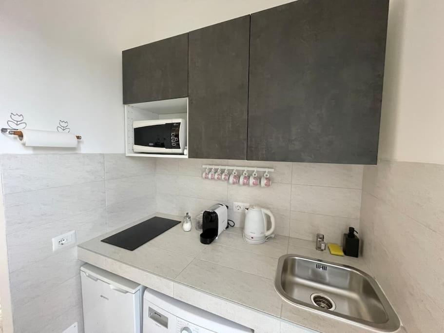 Apartamento Tiny House - 15 Minutes To Duomo Milán Exterior foto